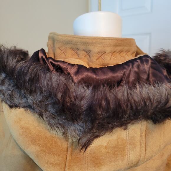 VTG Coldwater Creek Faux Suede Coat Wolves Embroidered Fur Hood Sze PL Full Zip - Picture 8 of 10